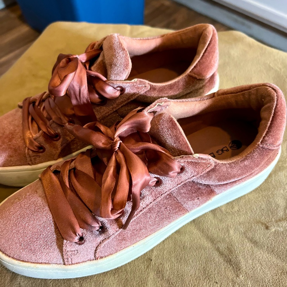 BIG BUDDAH Rose velvet sneakers size 6